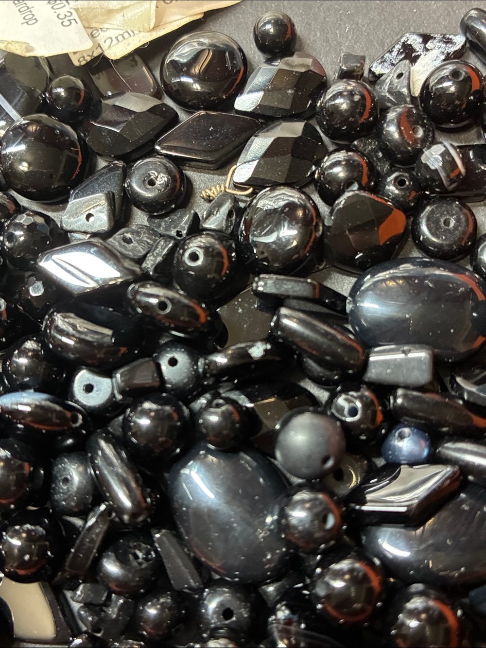 Lot of 2+ pounds of assorted black and grey gemstone beads - Picture 10 of 14